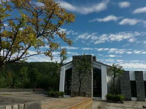 秦岭深处的桃源秘境 探访陕西太白鳌山度假区的石头小筑与云溪花谷